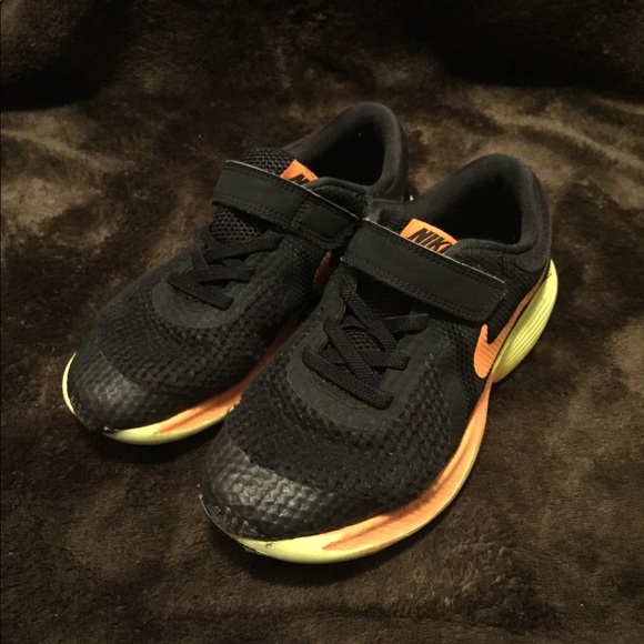 nike velcro shoes size 4